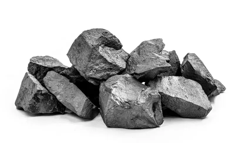 The Colour of Iron Metal: From Fresh Silver-Gray Surfaces to Oxides, Heat Tint, Cast Iron, and Coated Steel