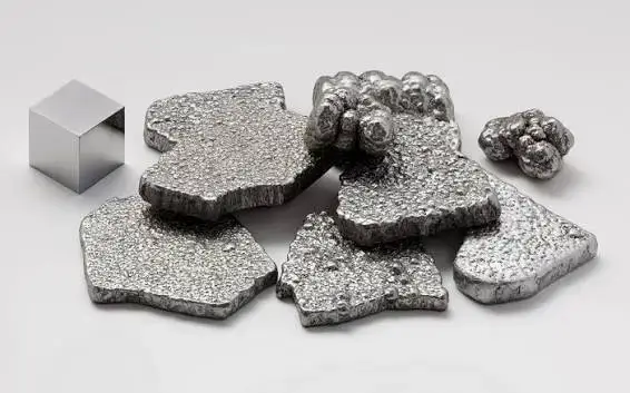 The Colour of Iron Metal: From Fresh Silver-Gray Surfaces to Oxides, Heat Tint, Cast Iron, and Coated Steel